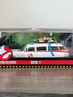 Jada Toys - Hollywood Rides - (Ghostbusters - Ecto-1) - Scale 1/24 - (Diecast)